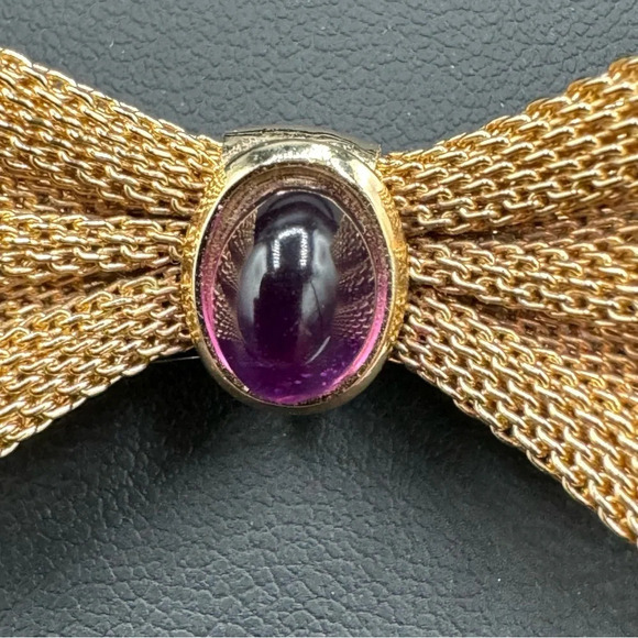 Bow Tie Pin with Purple Lucite Cabochon Jewel in Gold Tone Mesh - Picture 9 of 12